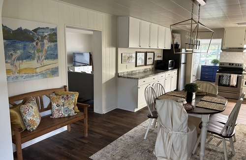 Warwick House | Lakefront House@Blackshear-.71acre 4BR: 6beds, 2futons. 3Bath. 2dens. 1849sqft.