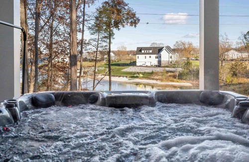 Mineral House | Lakefront Lake Anna - Decks, Views, Hot Tub