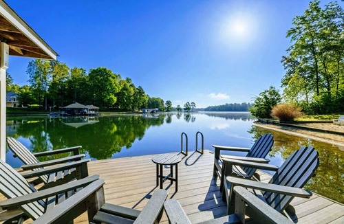 Mineral House | Lakefront Lake Anna 5 Suites, Dock, Beach