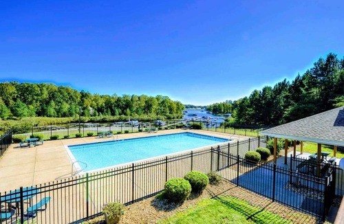 Mineral House | Lakefront Lake Anna | 6BR, Game Room, Pool, Beach