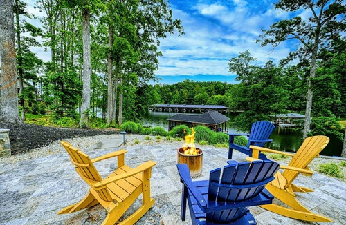 Bumpass House | Lakefront Lake Anna, Pool, Boat Dock, Deck Vie