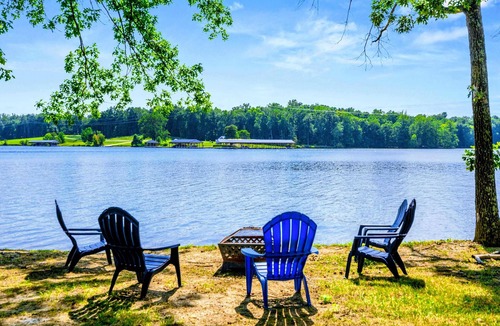 Mineral House | Lakefront Lake Anna, Private Beach, Dock + Games