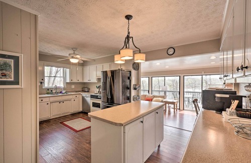 Lavonia Cottage | Lakefront Lavonia Cottage w/2-Story Dock!