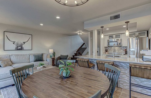 Horseshoe Bay Condo | Lakefront LBJ Escape - Boat Slip & Sleeps 8