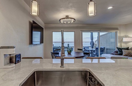 Horseshoe Bay Condo | Lakefront LBJ Escape - Boat Slip & Sleeps 8