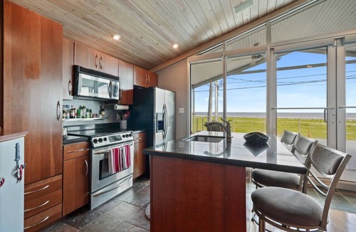 West End Villa | Lakefront-Marina in back! Get-a-way in New Orleans