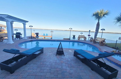 Atascocita House | Lakefront Oasis