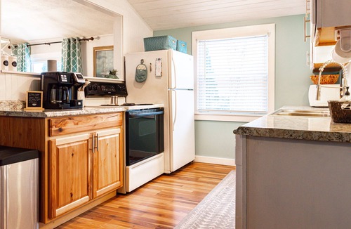Brooklyn House | *Lakefront* Open Concept Gem