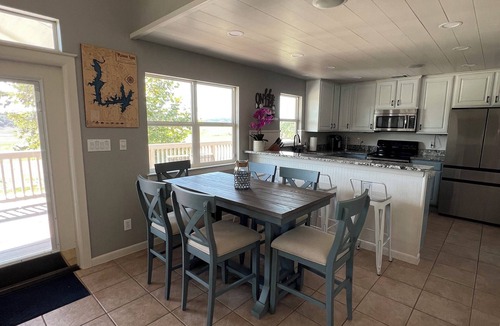 Lakehills House | Lakefront property on Medina Lake