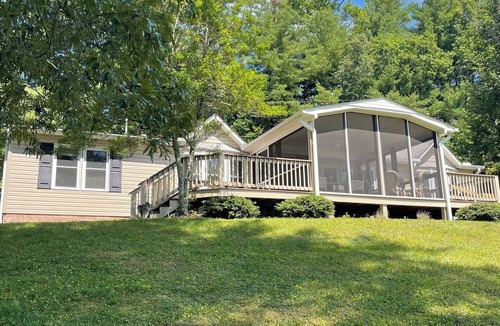 Hendersonville House | Lakefront Retreat in Western Carolina