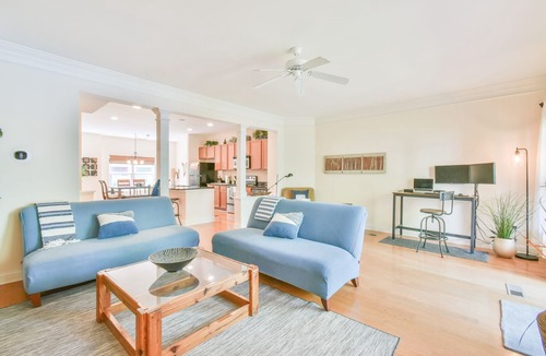 Hartwell House | Lakefront Retreat w/Pool & Game Room near Downtown