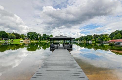 Sherrills Ford House | Lakefront Sherrills Ford Haven w/Boat Dock!