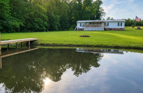 Cross Hill House | Lakeshore Lookout: Lakefront Home on Lake Greenwood - Cross Hill, SC