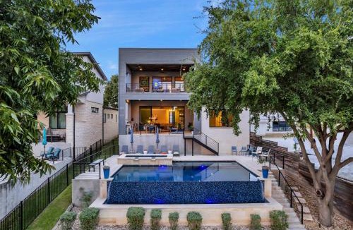 Kingsland House | Lakeshore Retreat with Concierge Services