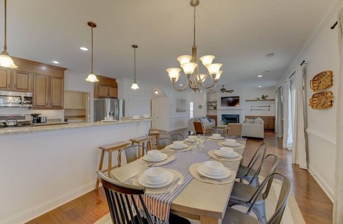Prosperity House | Lakeside at Bedford - 5BR | 5BA| Waterfront