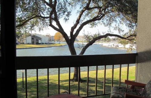 Walden on Lake Conroe Apartment | Lakeside Daze!