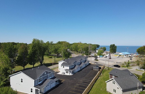 Lake Erie Beach Condo | Lakeside Oasis