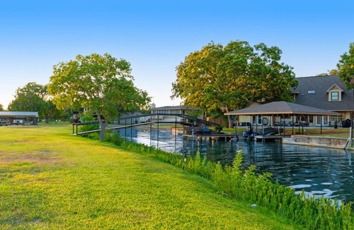 Granite Shoals House | Lakeside Serenity