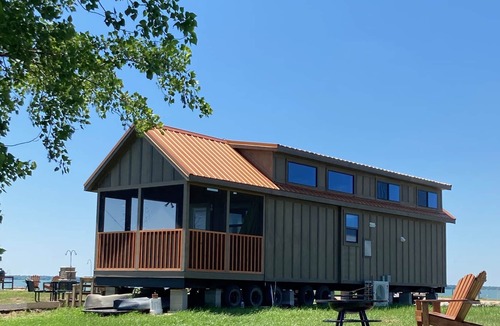 Kerens Cabin | Lakeside Tiny Home 108