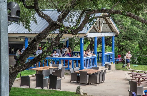 Volente Cabin | LakeTravis 6 guest Bungalow #1: Free waterpark, walk to marinas, dining, lake