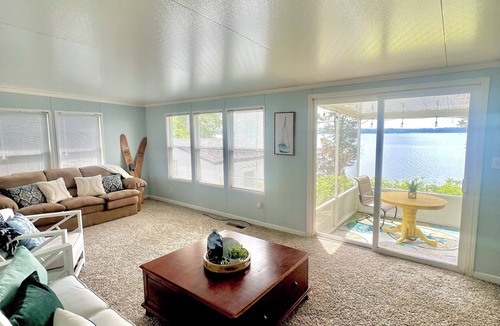 Georgetown House | Lakeview Living- 3 BR / 2 BA waterfront home on Lake Eufaula!