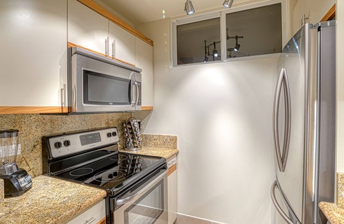 Honokowai Condo | Lanai Building w/AC! 100% Oceanfront -The Mahana 8th floor, 1BR/2BATHROOMS!