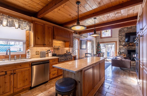 Newland House | Land Harbor Lodge -Sauna | Hot Tub | Lake Access | Fire Pit | Golf