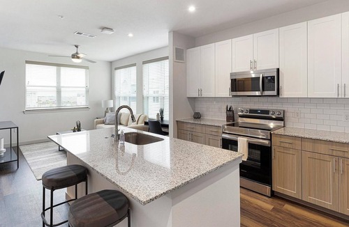 Fate Apartment | Landing | Amazing 1BD, Clubhouse, Pool