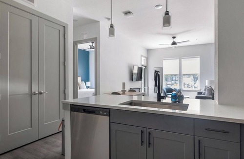 MLK Apartment | Landing | Amazing 1BD, Courtyard, Rooftop Lounge