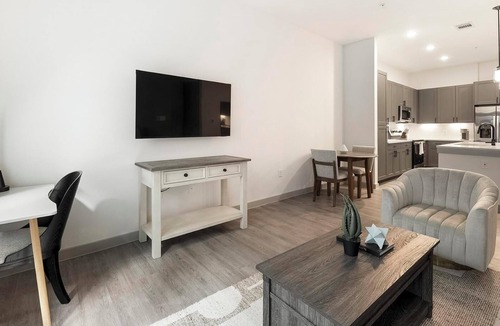 MLK Apartment | Landing | Amazing 1BD, Game Room, Gym