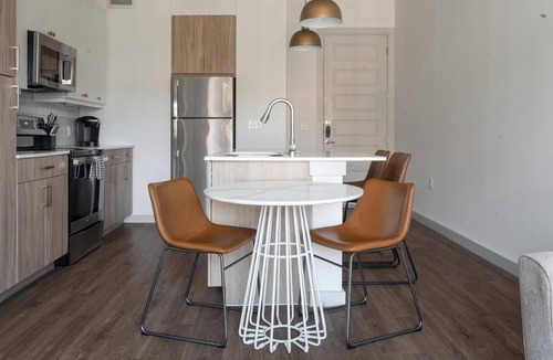 Austin Apartment | Landing | Amazing 1BD, Gym, Clubhouse