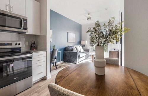 Sweetbriar Apartment | Landing | Amazing 1BD, Gym, Pool