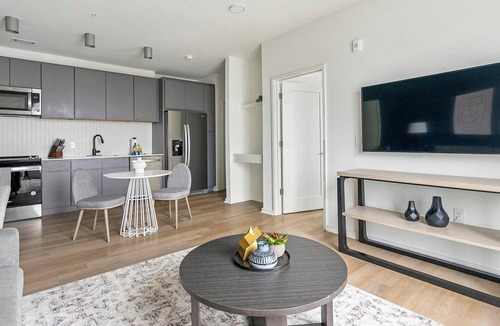 Durham Apartment | Landing | Amazing 1BD, Gym, Pool