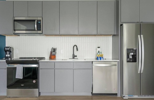Durham Apartment | Landing | Amazing 1BD, Gym, Pool