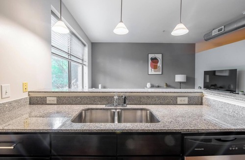 Church Hill Apartment | Landing | Amazing 1BD, Pool, Courtyard