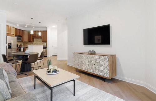 Cary Apartment | Landing | Amazing 1BD, Pool, Gym