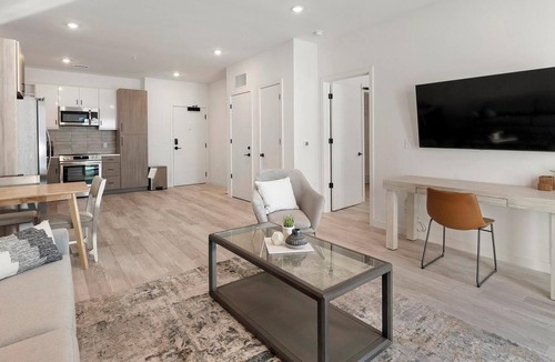 Richmond Apartment | Landing | Amazing 1BD, Rooftop Lounge, Game Room