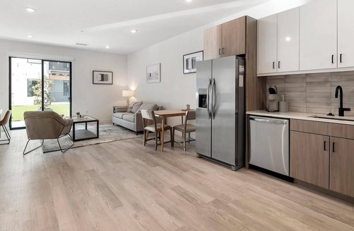 Richmond Apartment | Landing | Amazing 1BD, Rooftop Lounge, Game Room