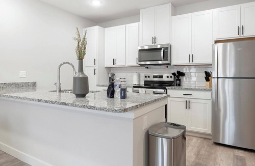 Beaufort Apartment | Landing | Amazing 1BD, Gym