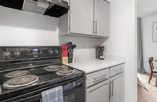 Windsor Park Apartment | Landing | Amazing 2BD, Pool, Gym