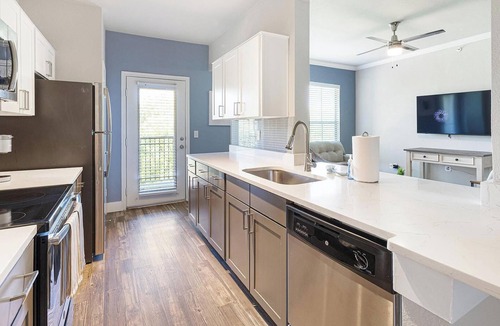 Fort Worth Apartment | Landing | Amazing 2BD in Cityview