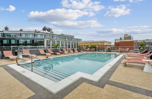 Navy Yard Apartment | Landing | Amazing 2BD, Courtyard
