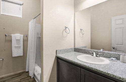 Longs Apartment | Landing Apartments - Abrazo at Waterway Hills