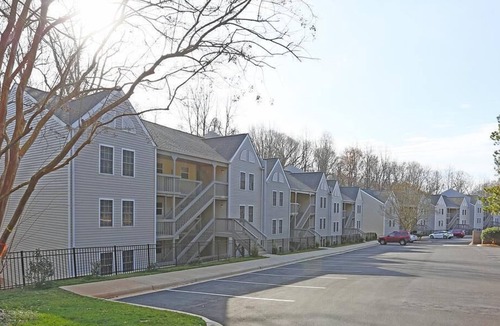 Oakhurst Apartment | Landing at Enclave At Oakhurst - 2 Bedrooms in Oakhurst