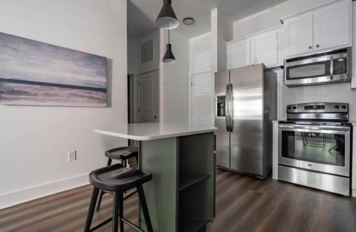 Cary Apartment | Landing at Lofts at Weston Lakeside - 2 Bedrooms in Cary