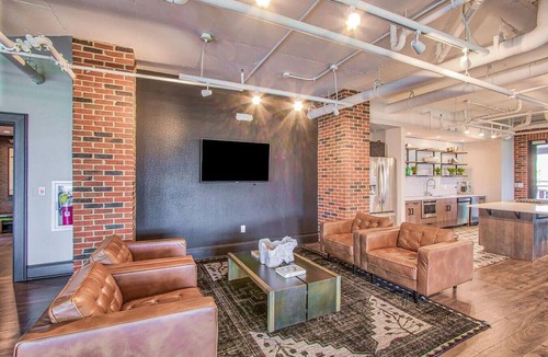 Downtown Charleston Apartment | Landing at Meeting Street Lofts - Studio in East Central