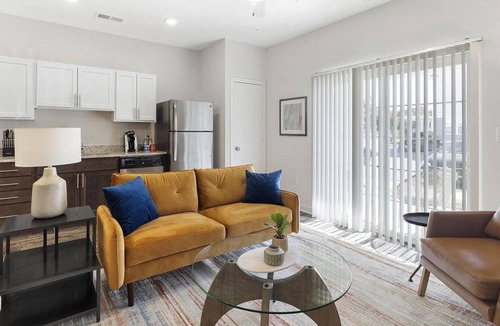 Suffolk Apartment | Landing at Park 216 Apartments - 1 Bedroom in Downtown Suffolk