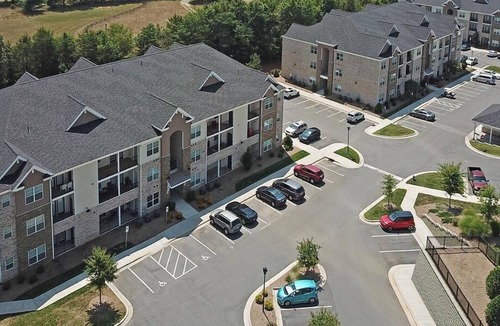 Greensboro Apartment | Landing at The Plantation at Pleasant Ridge - 3 Bedrooms in Downtown Greensboro
