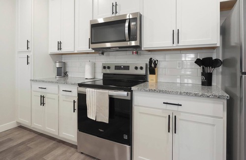 Beaufort Apartment | Landing | Beautiful 1BD, Gym