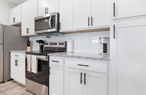 Beaufort Apartment | Landing | Beautiful 1BD, Gym